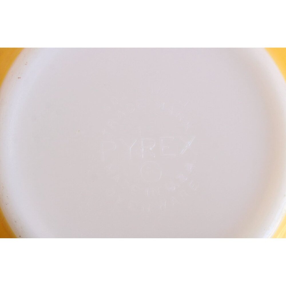 Vintage 1960s 1970s Pyrex #402 Yellow Daisy Mixing Bowl,1.5 Quart Retro Kitchen - Picture 10 of 10